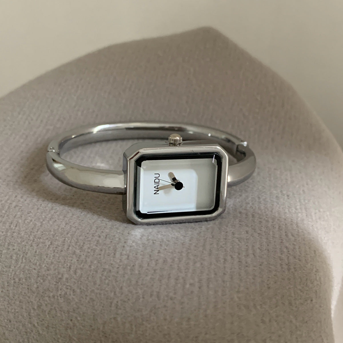 NAIDU's new export bracelet watch, simple, versatile, fashionable, exquisite small square watch, women's cross-border ladies' watch