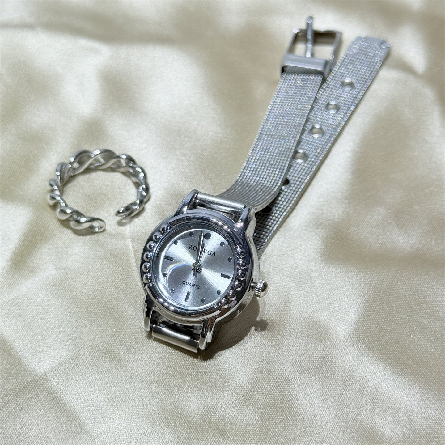 Foreign trade best-selling wholesale price, new silver chain exquisite small dial watch for women, fashionable temperament, high-end feel for students