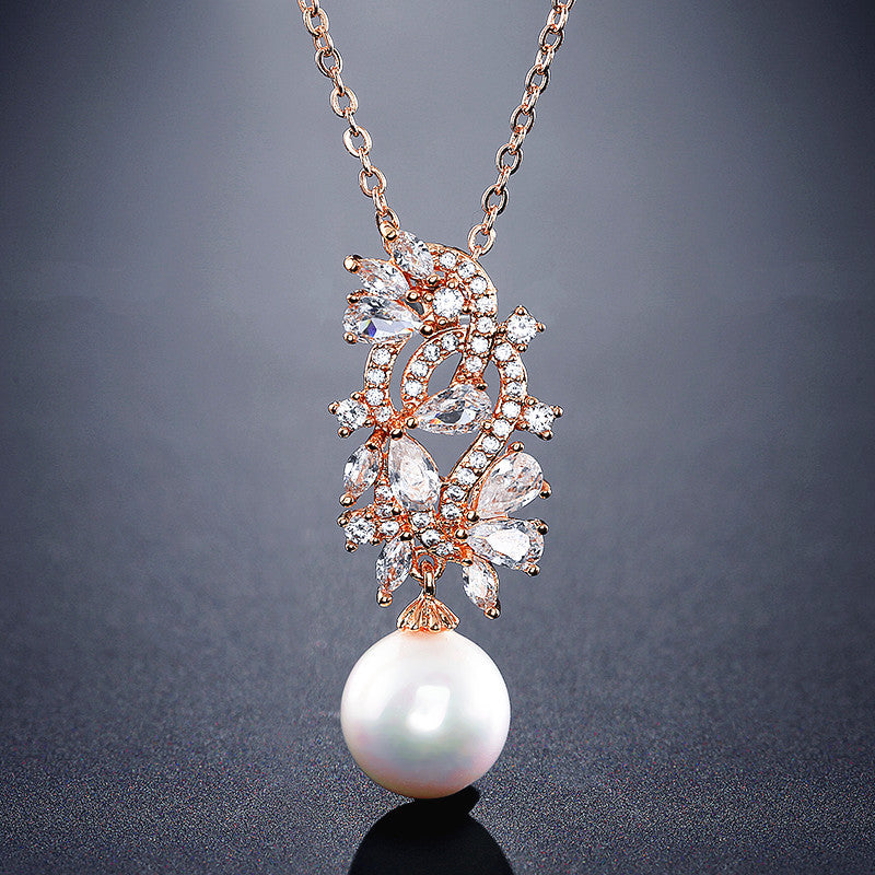 Cross-border bestselling jewelry: zircon floral and leaf necklace, faux pearl collarbone chain, European and American style light luxury bridal dinner accessory