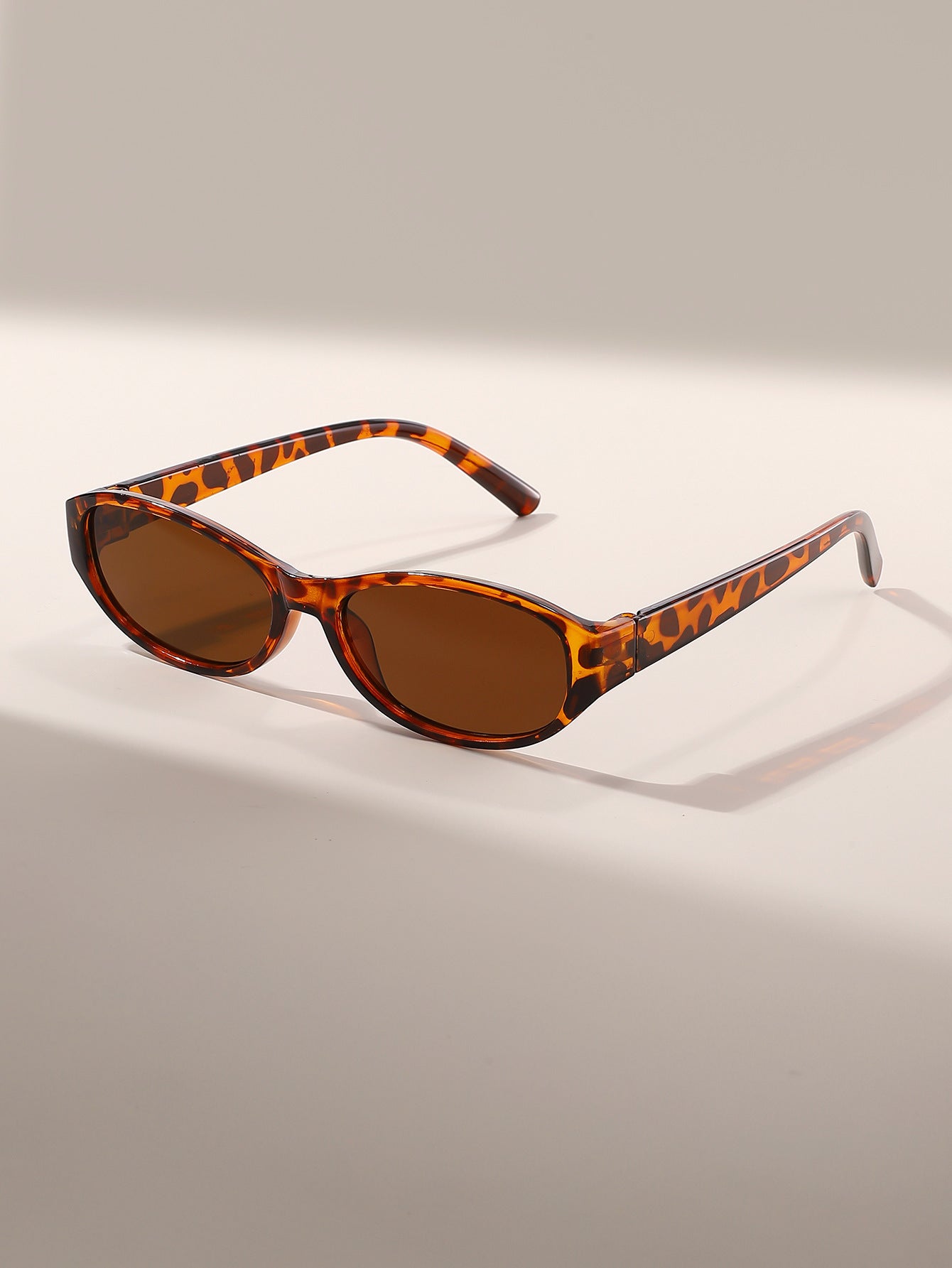 Oval frame sunglasses for women, gyu girls, Y2K trendy cross-border new sunglasses, face-flattering, small driving vacation sunglasses