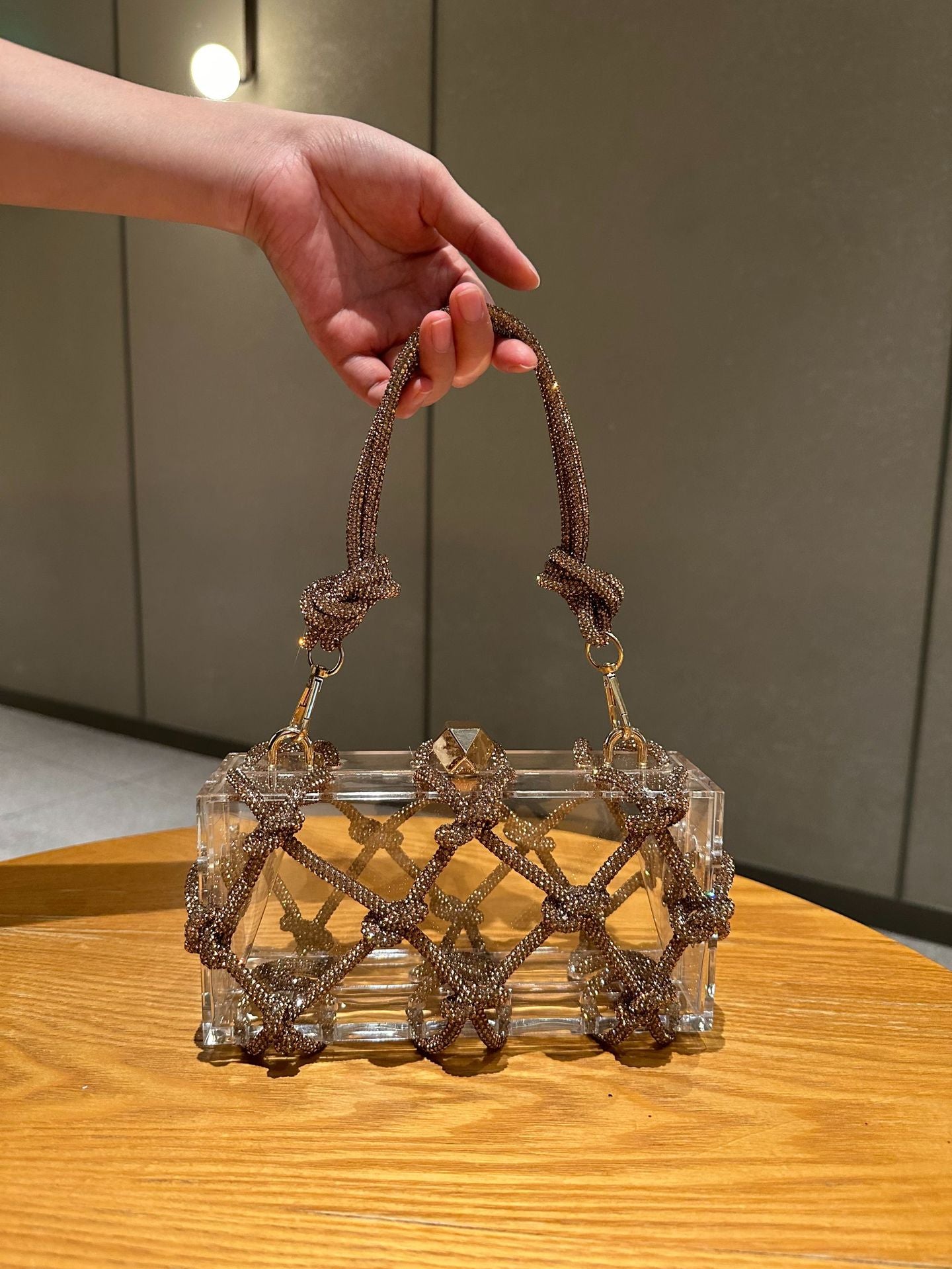 Saco de caixa de acrílico transparente brilhante e inflexível transfronteiriço Jantar tecido à mão saco das axilas de moda de alta qualidade