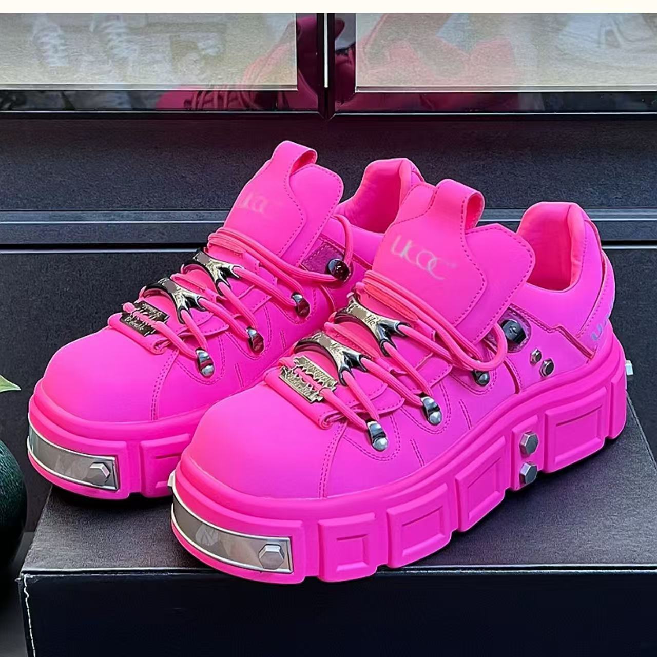 Internet celebrity popular men's shoes 2026 new European station men's shoes thick-soled heightened casual board shoes niche design men's shoes