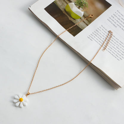 European and American cross-border jewelry Y2K simple small fresh petal pendant necklace female sweet flower tassel clavicle chain