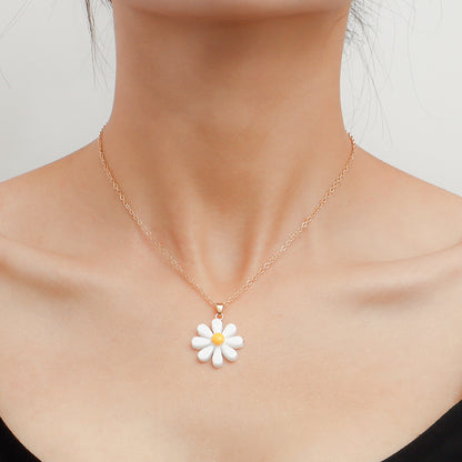 European and American cross-border jewelry Y2K simple small fresh petal pendant necklace female sweet flower tassel clavicle chain