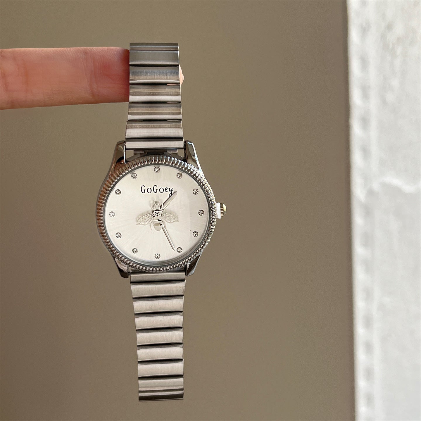New Southeast Asian bestseller Little Bee chain watch for women, fashionable and refined, niche design with a small Chanel style for women