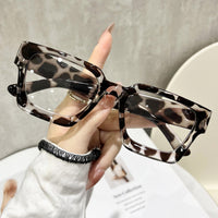 White leopard stripe white flat