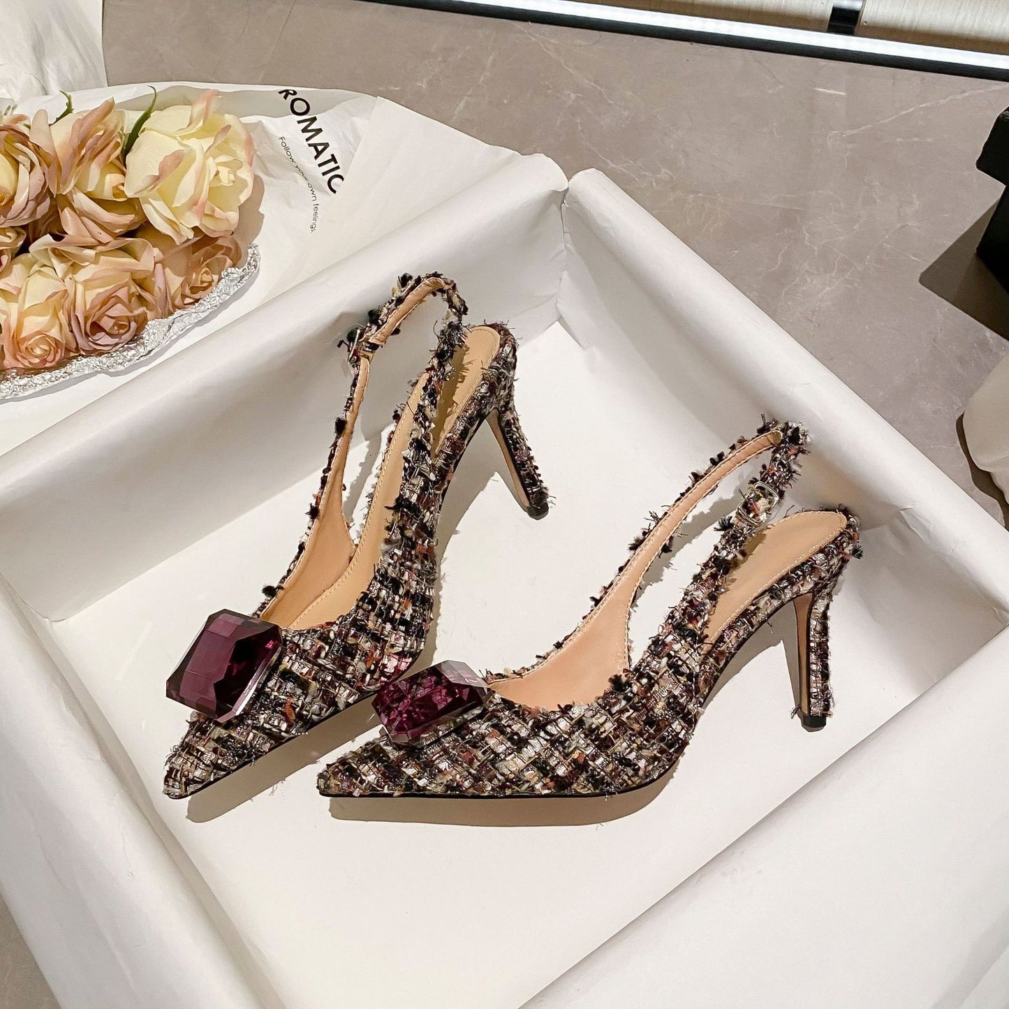 WO Huizhou City 2026 New Fashion Small Fragrance European and American Toe Back Air Sandals Coarse Tweed Gemstone Pointed Thin Heels