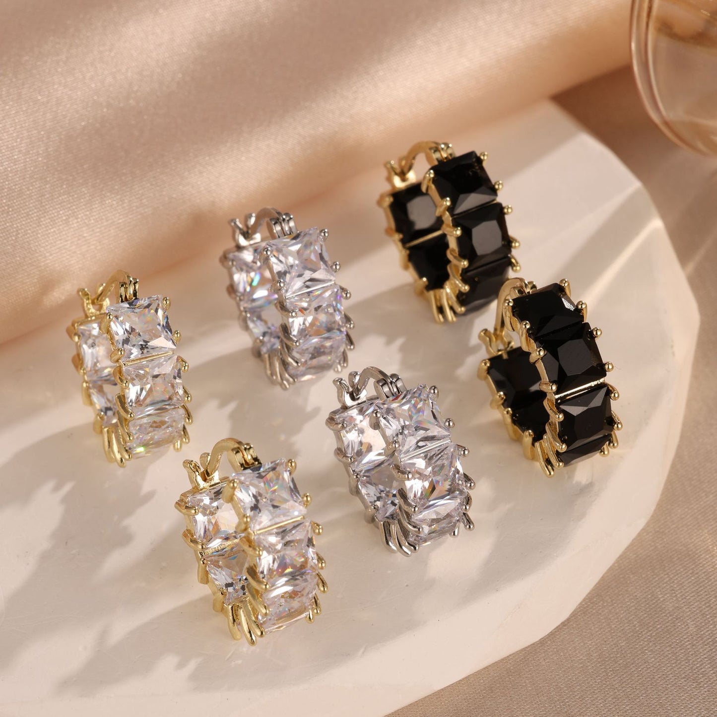 Japanese and Korean sweet elegance, minimalist, zircon inlaid women's personalized versatile fashion earrings, earrings, and earrings