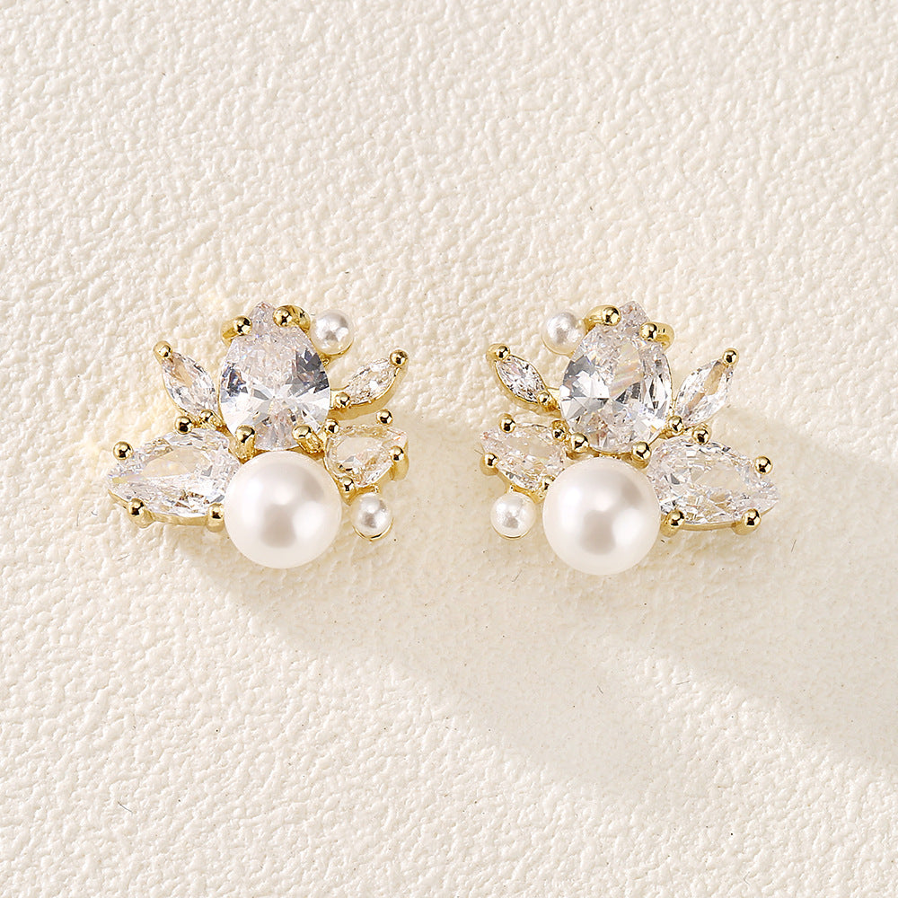 Korean exquisite compact design light luxury high-end pearl zircon earrings for women, personalized minimalist fashionable versatile stud earrings