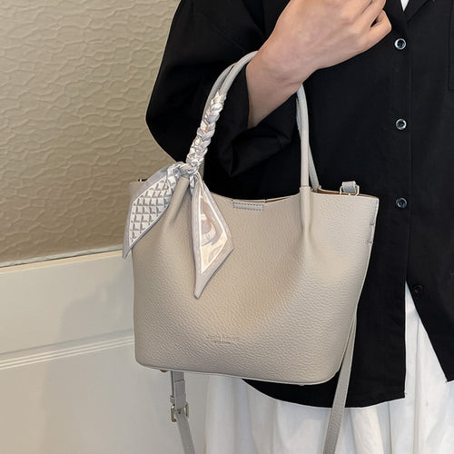 Bolsa tote coleção de primavera Novo modelo textura de couro granulado Bolsa minimalista para o dia a dia Grande capacidade Bolsa de mão Internacional mais vendida Bolsa