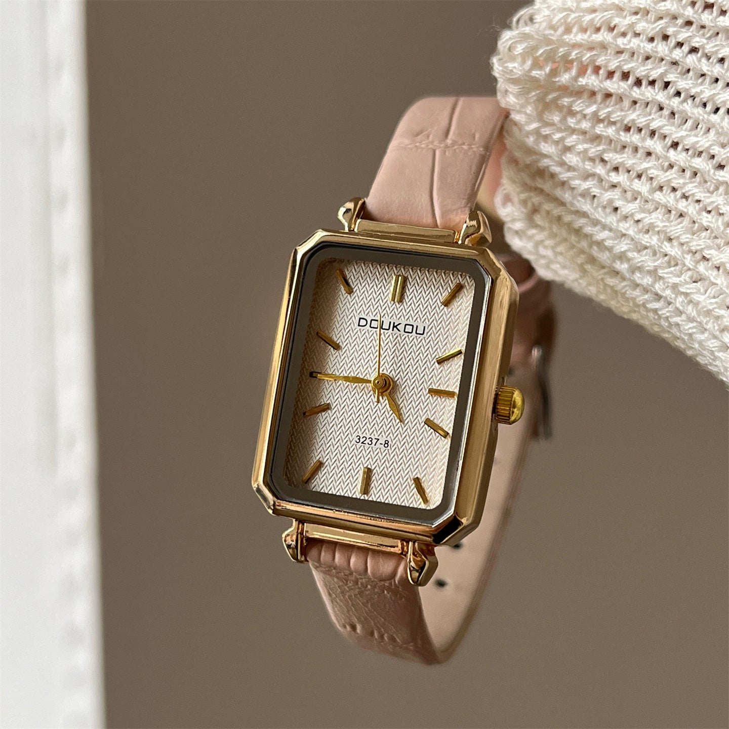DOUKOU's new fashion hit light luxury student women's wristwatch, niche square watch, women's belt, cross-border