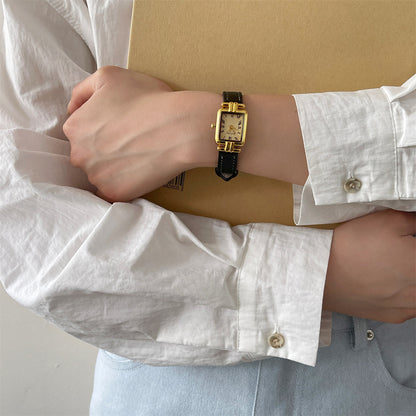 Export wholesale fashionable small square watches, simple Roman scale, vintage exquisite petite versatile sugar cube watches for women