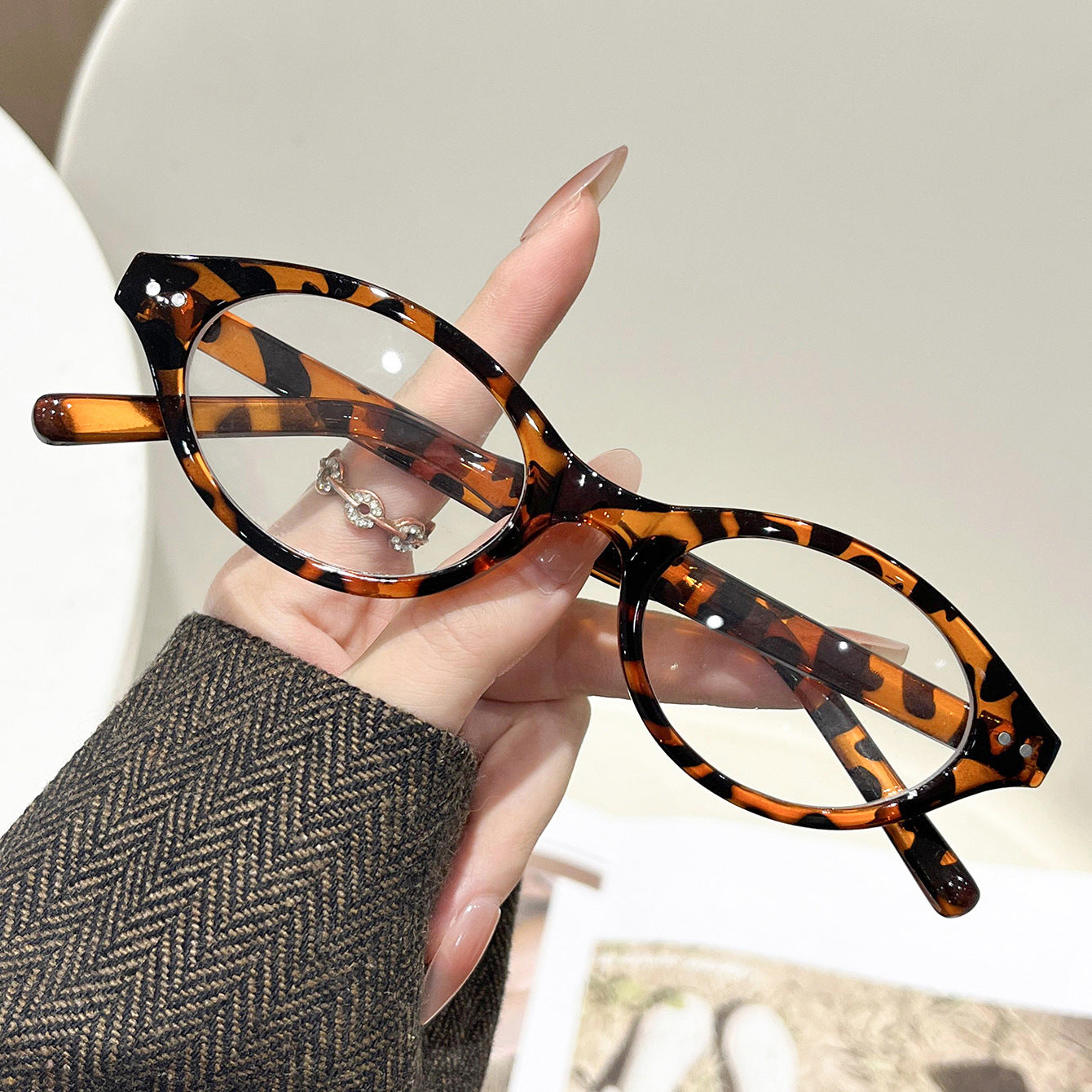 Oval nerd glasses frames for women, 2025 new cross-border Western internet celebrity Mi Nail glasses, no-makeup fashionable frames