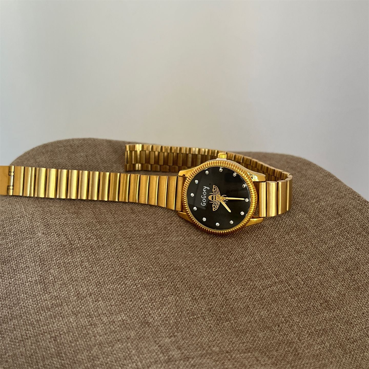 New Southeast Asian bestseller Little Bee chain watch for women, fashionable and refined, niche design with a small Chanel style for women
