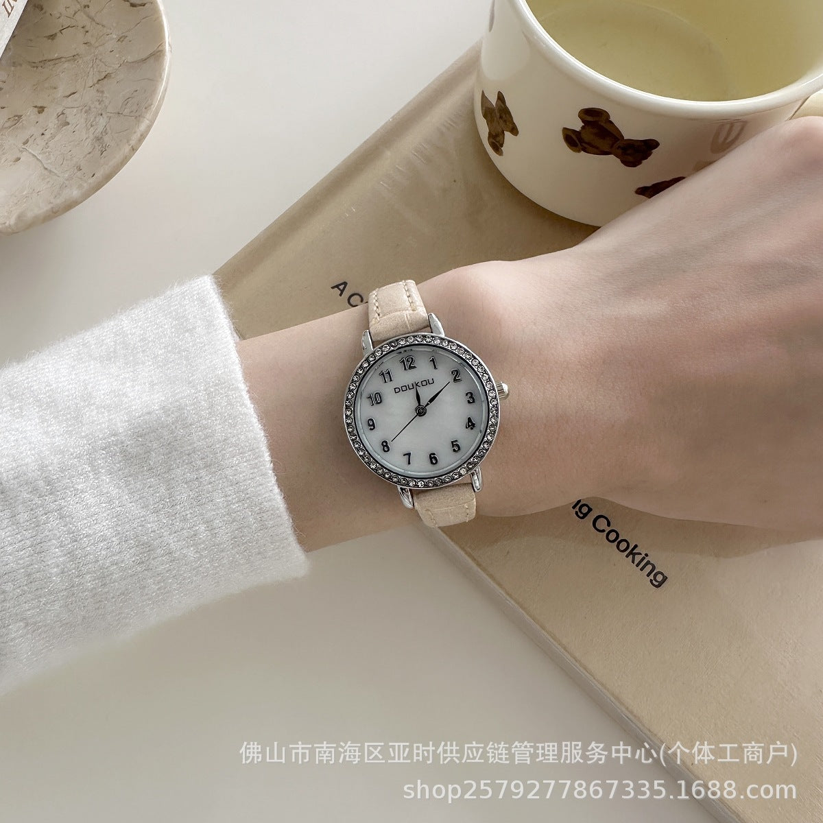 DOUKOU Hot Item Starry Pearl Belt Watch for Women, Students, Simple Commuting Women's Watch, Cross-border Quartz Watch Source