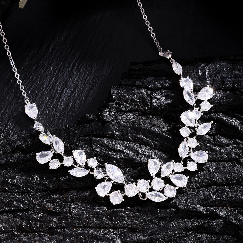European and American cross-border bestsellers: fully diamond-filled waterdrop zircon necklaces, accessories, niche designs, high-end bridal wedding banquets