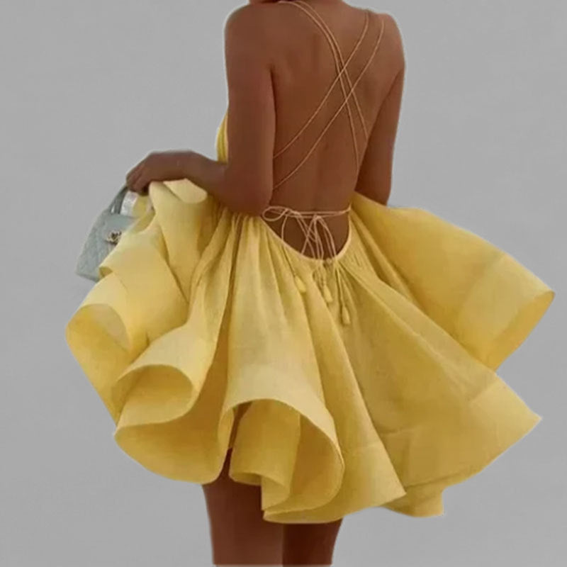 Vestido plissado bufante com decote em V, costas abertas e alças, lançamento da coleção primavera 2026 da Amazon, disponível nos mercados europeu e americano.