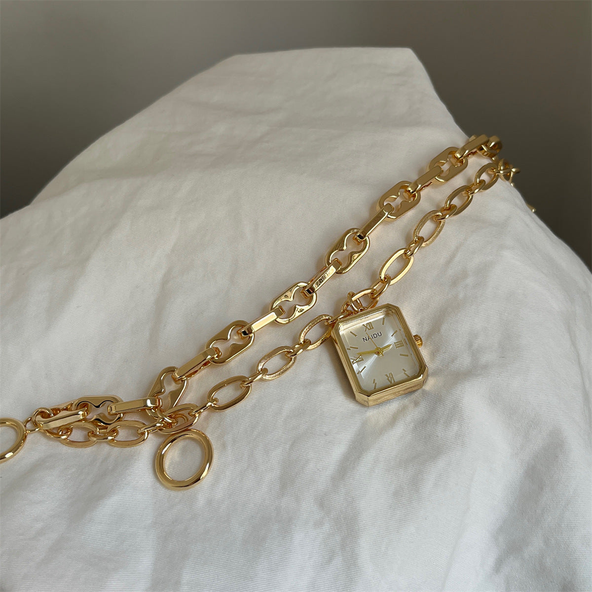 NAIDU square hanging charm INS style fashionable light luxury vintage skeleton chain watch women's gold wristwatch live stream bestseller