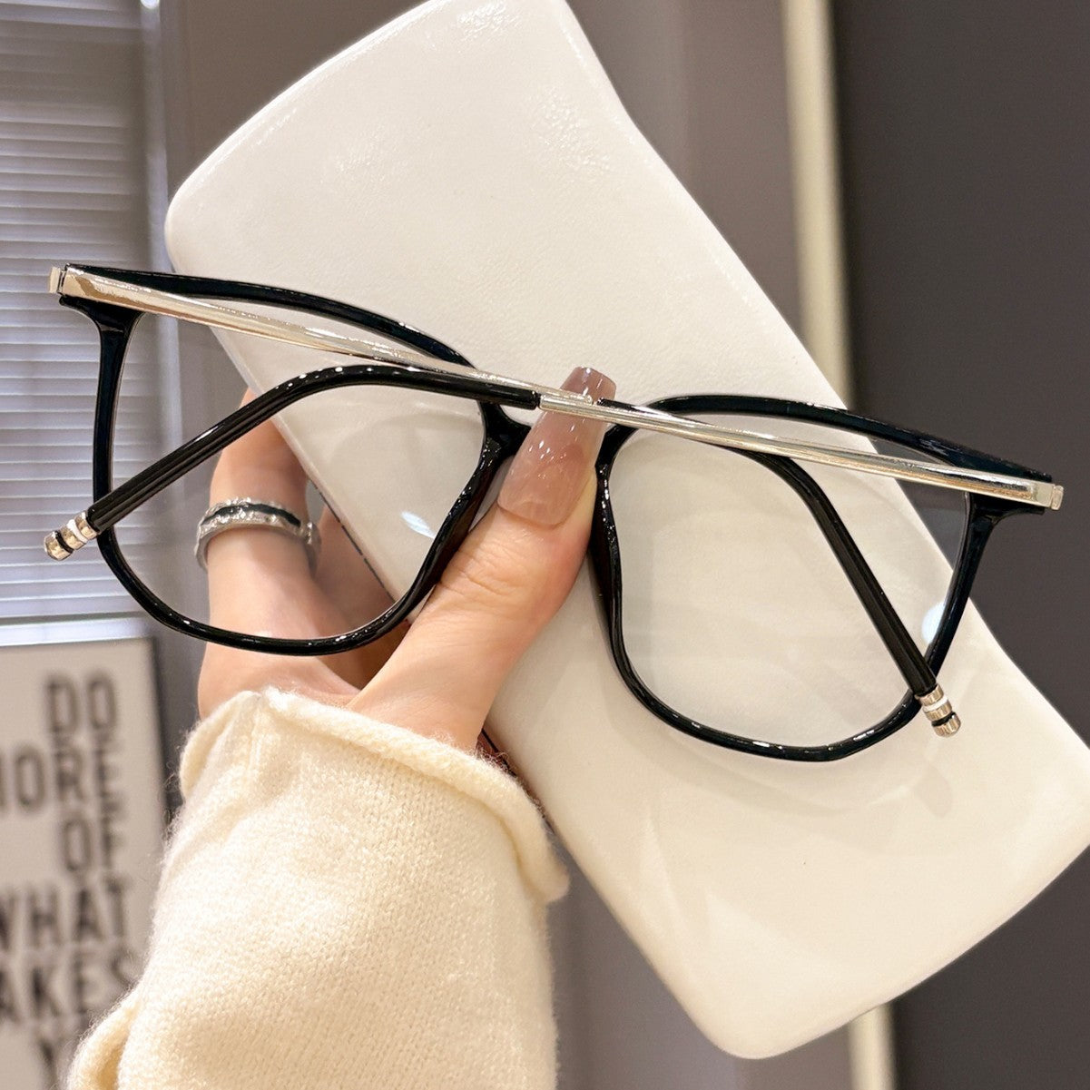 Square frame leopard print flat glasses for women, new blue light blocking no-makeup glasses frames, metal temple arms, face-enhancing small decorative glasses