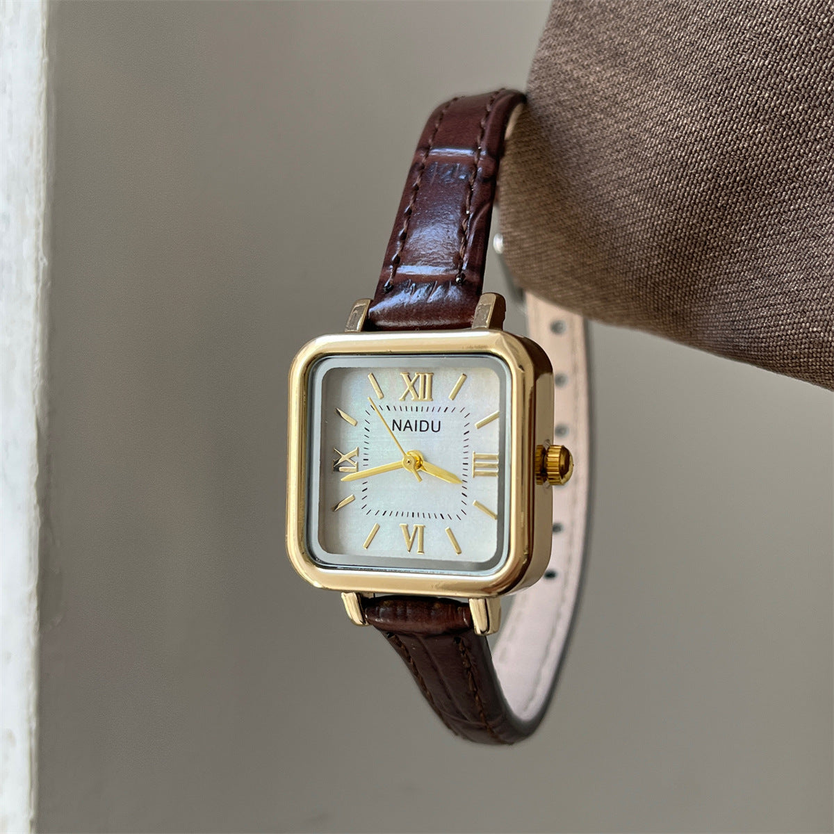 NAIDU New Fashion Women's Watches, Niche Vintage Square Simple Student Exquisite Women's Watches, Wholesale Source