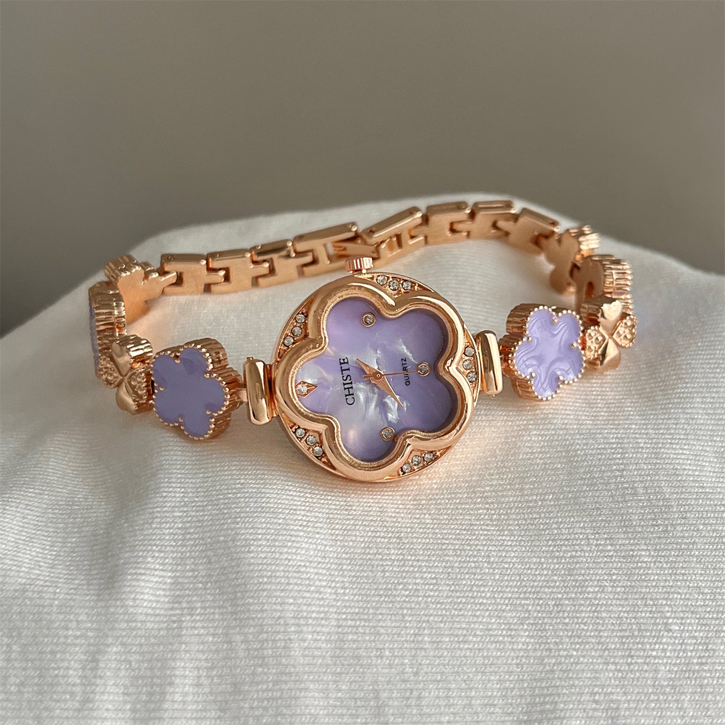 2025 Hot Bracelet Watch for Women, Light Luxury Four-Leaf Clover Mother-of-Pearl High Aesthetic Value Watch, Niche Fashionable for Women