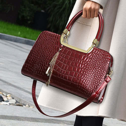 Bolsa de mão feminina Novo modelo verniz textura de crocodilo Bolsa de ombro elegante Grande capacidade Bolsa europeia e americana para o dia a dia Bolsa tote