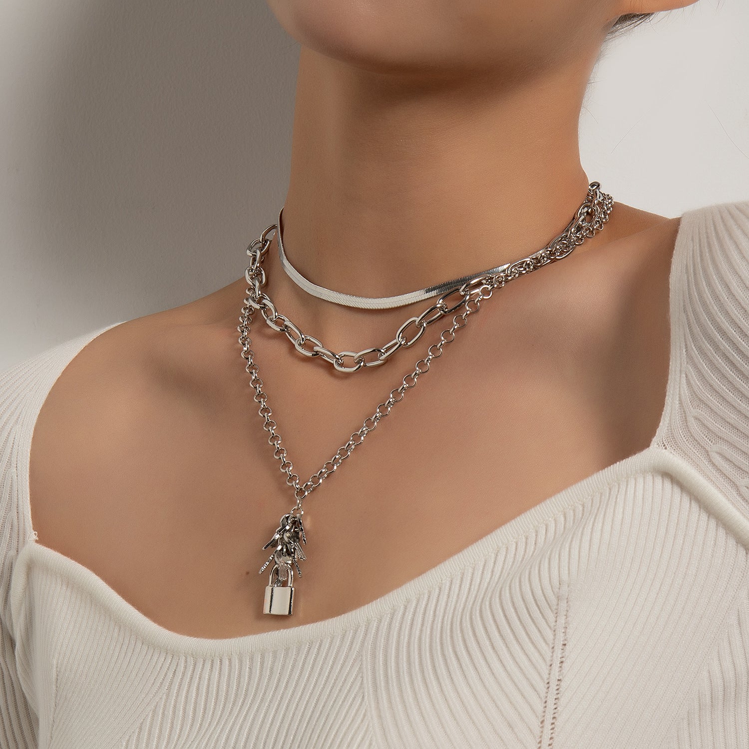 European and American cross-border jewelry, temperament, versatile ins necklace, key lock pendant, multi-layered trendy snake bone chain