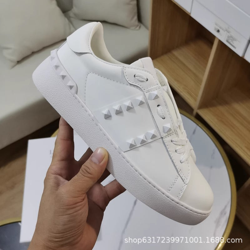 Sapatos de tabuleiro respiráveis de outono e inverno, sapatos masculinos casuais, sapatos brancos, sapatos individuais masculinos, rebites, sapatos da moda da estação europeia, sapatos femininos