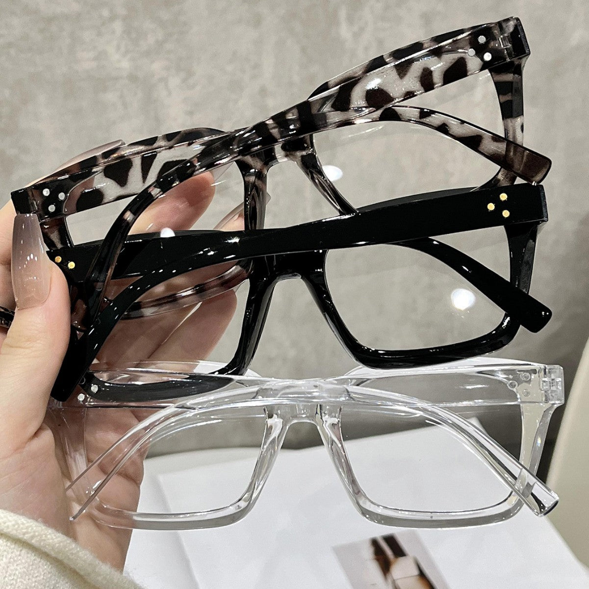 Square blue light blocking glasses, bare face rice spike glasses for men and women, high aesthetic value, versatile decorative flat light glasses for both European and American use