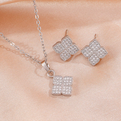 Women's Summer Four-Leaf Clover Micro-Inlaid Zircon Fashion New Versatile Necklace for Women, High-End Clavicle Chain Accessory