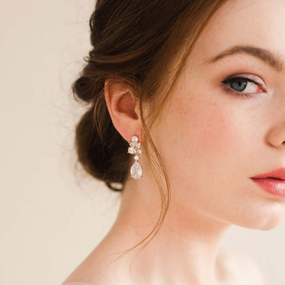 European and American exquisite creative waterdrop petal earrings for women, high-end design with a subtle design sense of micro-set AAA pearl zircon fashion earrings