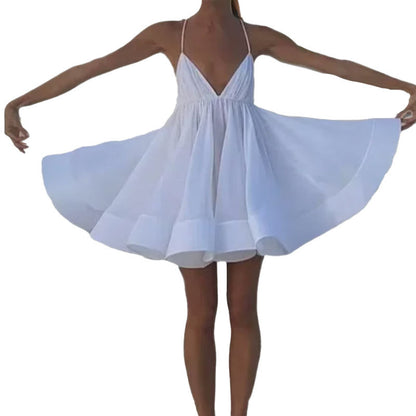 Vestido plissado bufante com decote em V, costas abertas e alças, lançamento da coleção primavera 2026 da Amazon, disponível nos mercados europeu e americano.