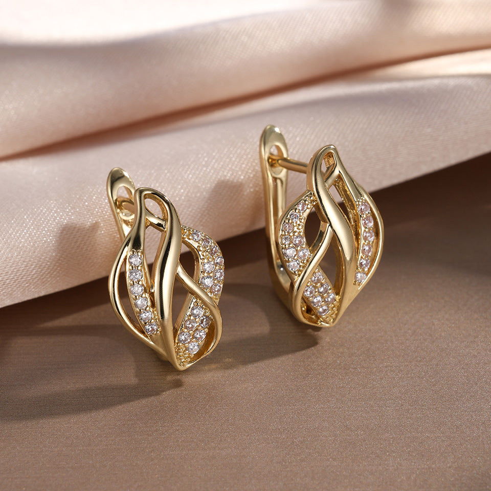 Light luxury women's niche twisted braided with irregular hollowed-out design accessories, metallic earrings, stud earrings