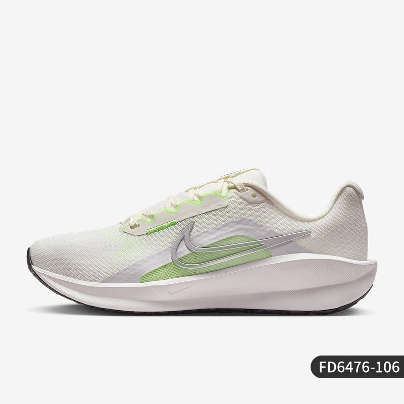 Sapatilhas de corrida para mulher Nike Downshifter 13 com amortecimento e malha, modelo FD6476-802.