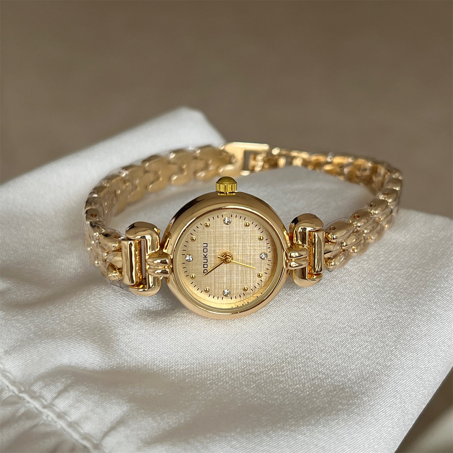 Light luxury hot sale second-hand small fragrance chain watch women's exquisite and small temperament versatile women's foreign trade wholesale model