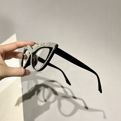 2025 New Simple Diamond-Encrusted Sunglasses Fashionable European and American Vintage Cat Eye Diamond Chain Sunglasses for Women's High-End Feel