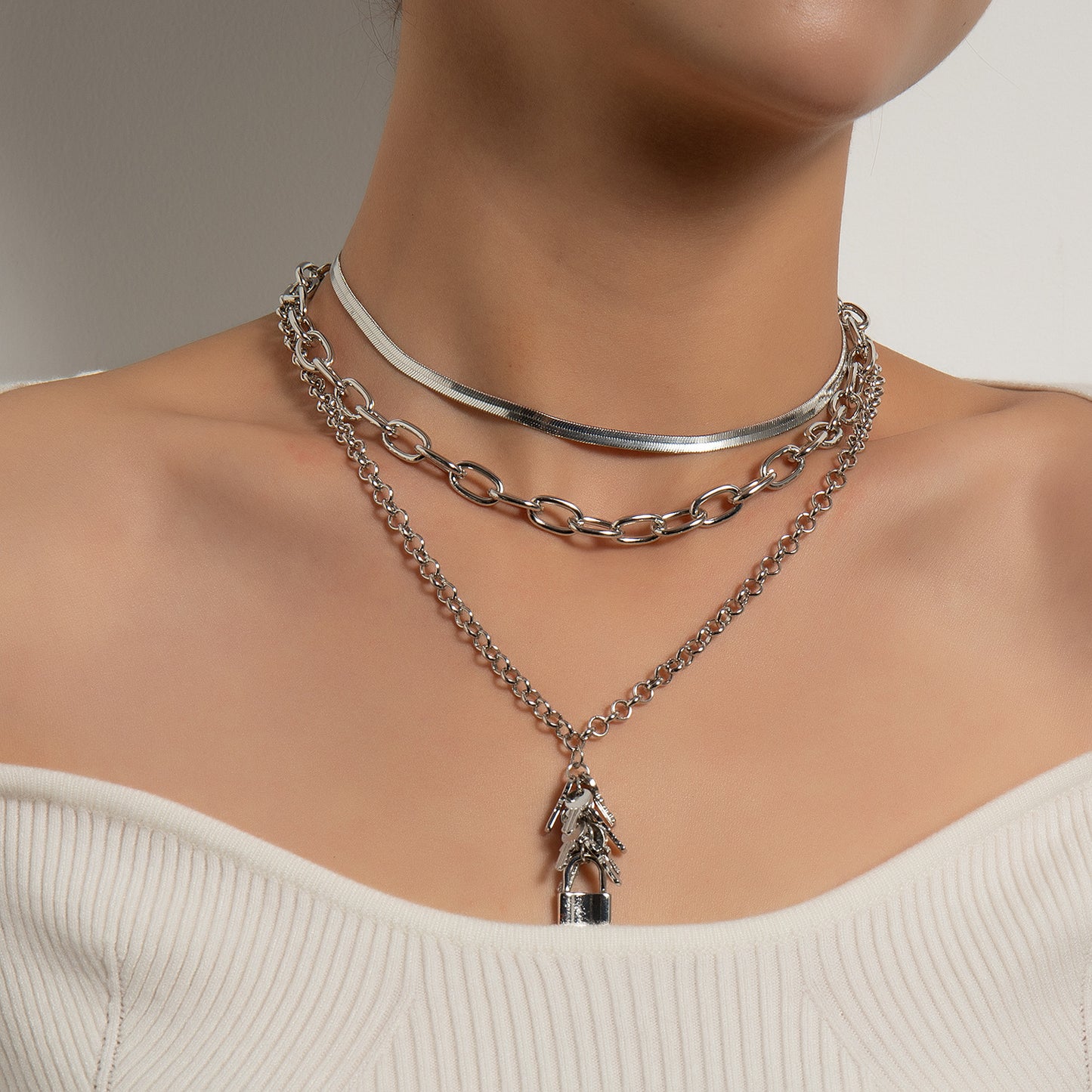 European and American cross-border jewelry, temperament, versatile ins necklace, key lock pendant, multi-layered trendy snake bone chain