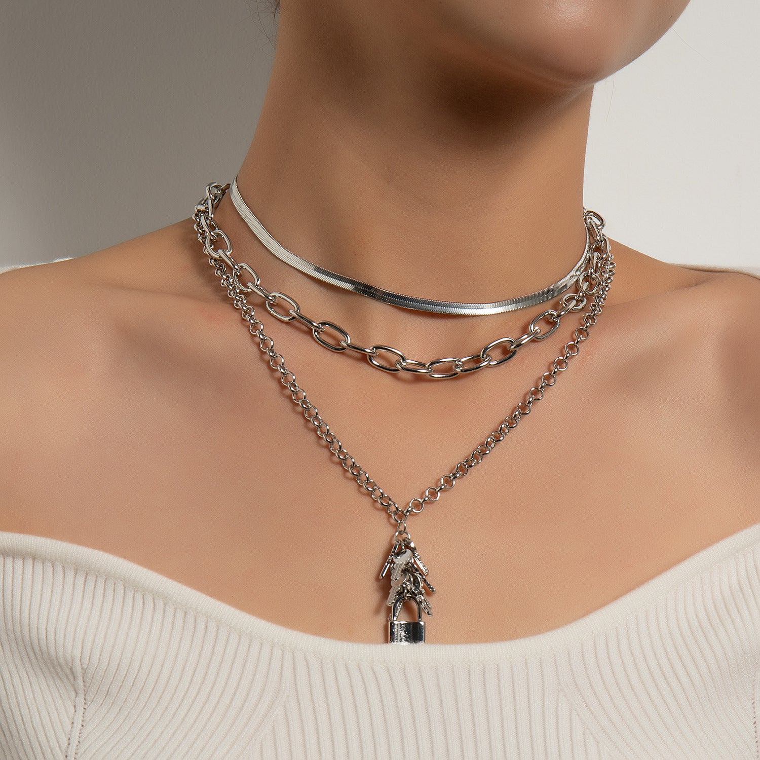 European and American cross-border jewelry, temperament, versatile ins necklace, key lock pendant, multi-layered trendy snake bone chain