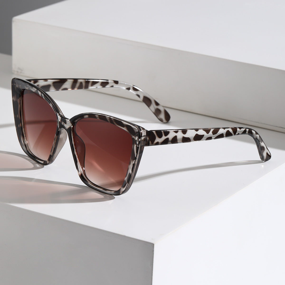 Cat's eye sunglasses foreign trade wholesale full frame black glasses men's and women's sunglasses high-end sunglasses UV protection
