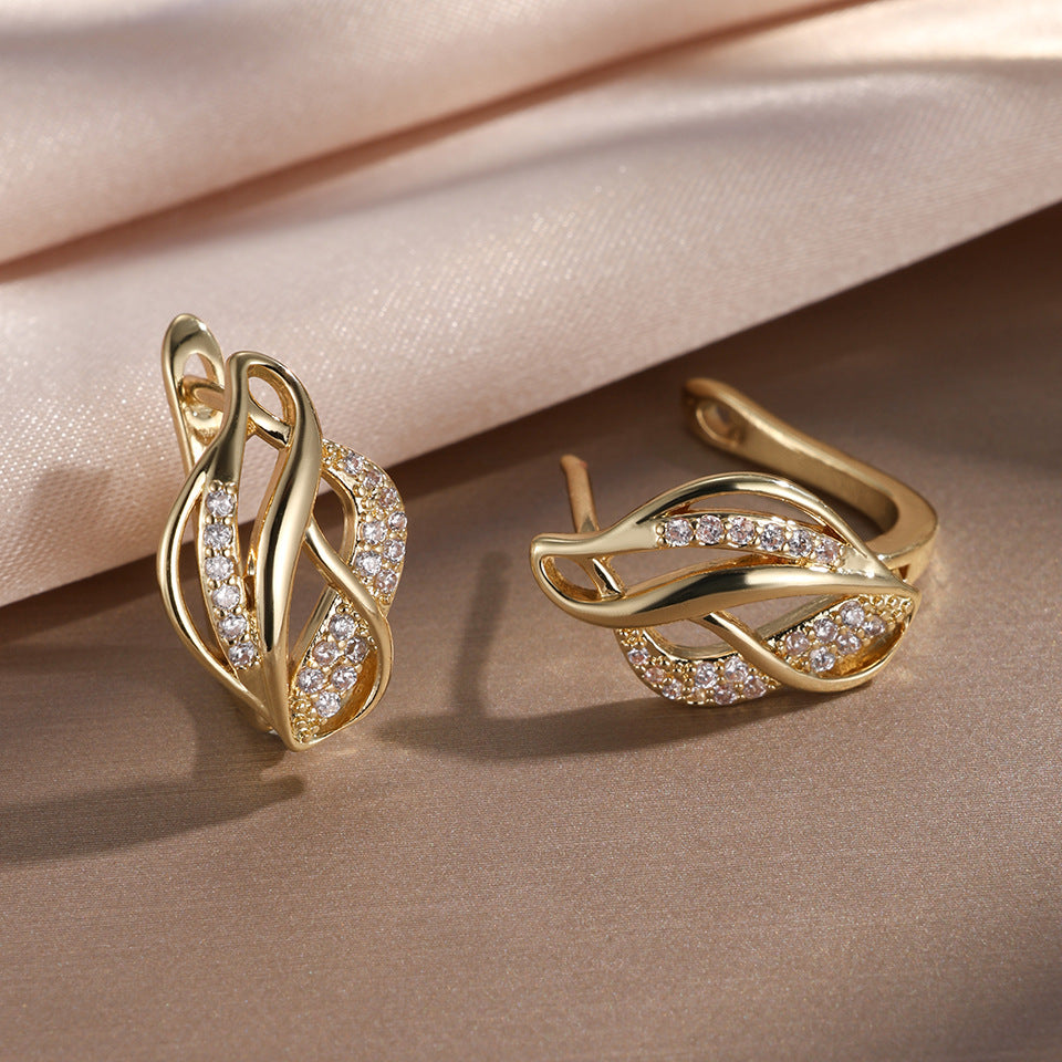 Light luxury women's niche twisted braided with irregular hollowed-out design accessories, metallic earrings, stud earrings