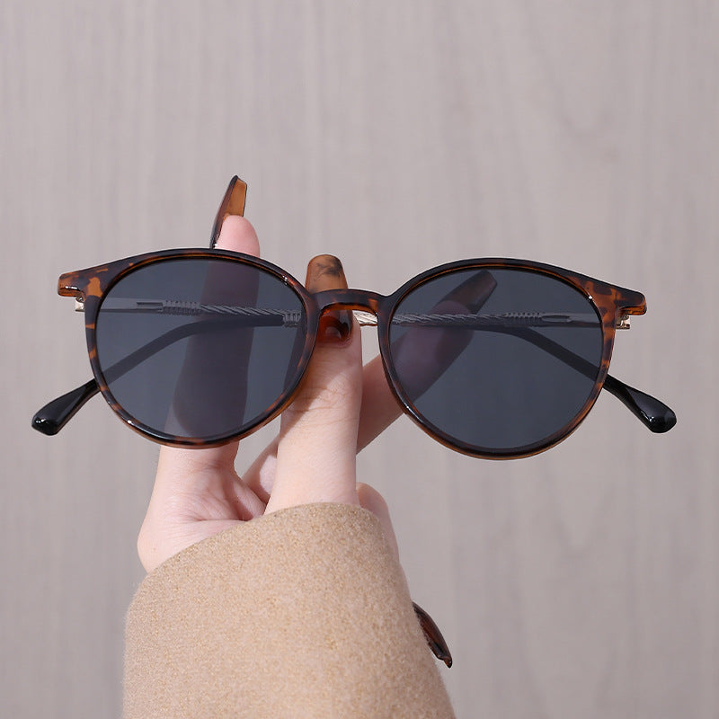 Leopard print round frame sunglasses for women, 2025 new high-end metal sunglasses, versatile personalized cross-border sunglasses for men