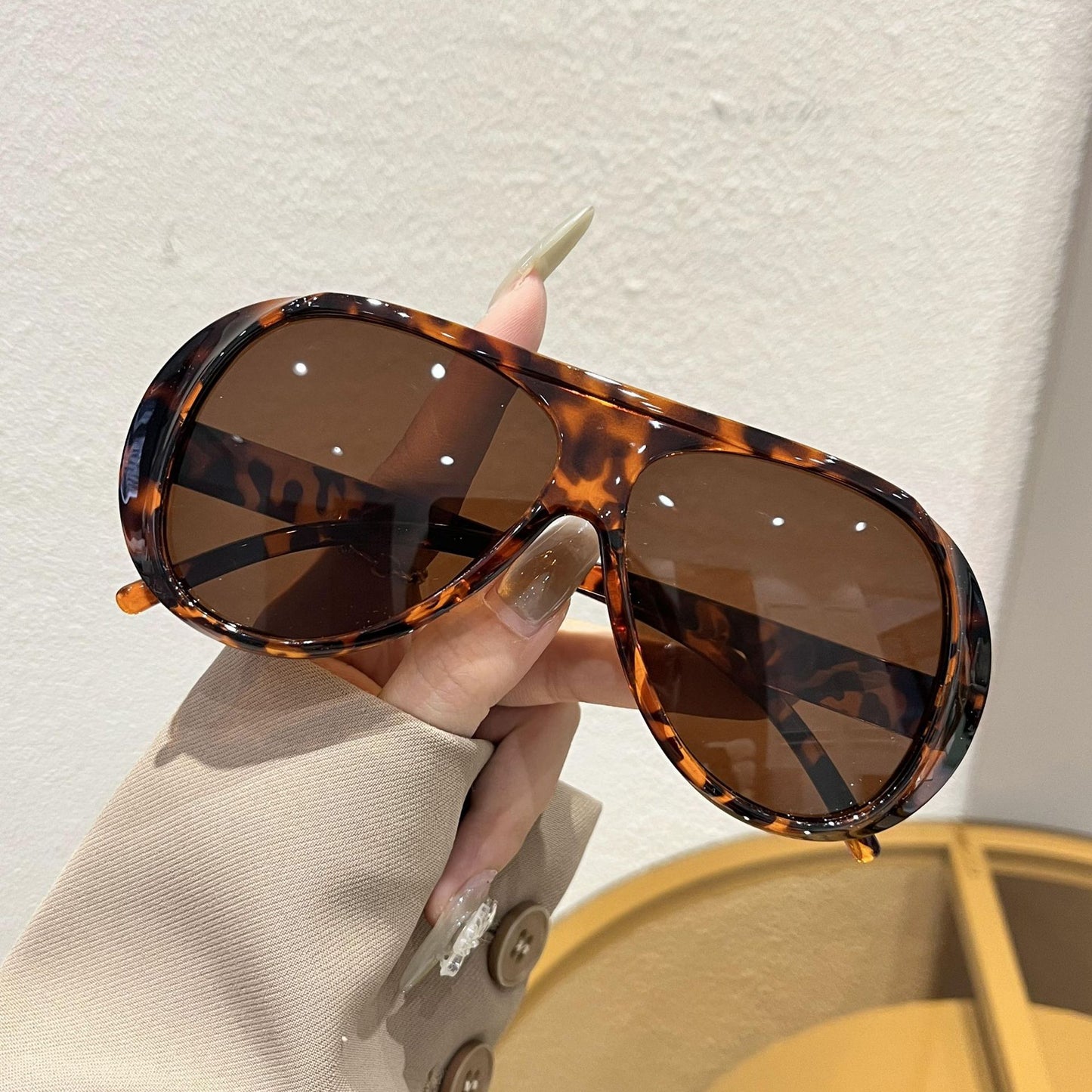 Fashion large frame sunglasses women's new European and American retro toad mirrors big face slimming anti-ultraviolet strong light sunglasses men