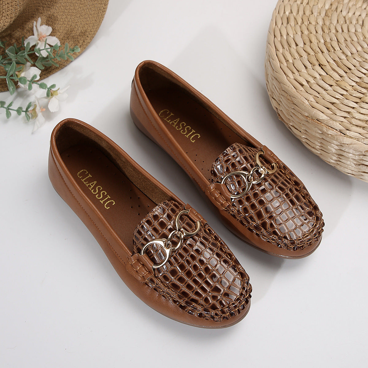 Cross-border women's shoes wholesale, export brown crocodile pattern women's loafers, women's flat casual shoes, everyday women's shoes