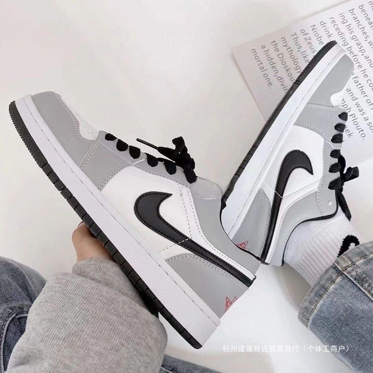 NIKE Air Jordan 1 Low