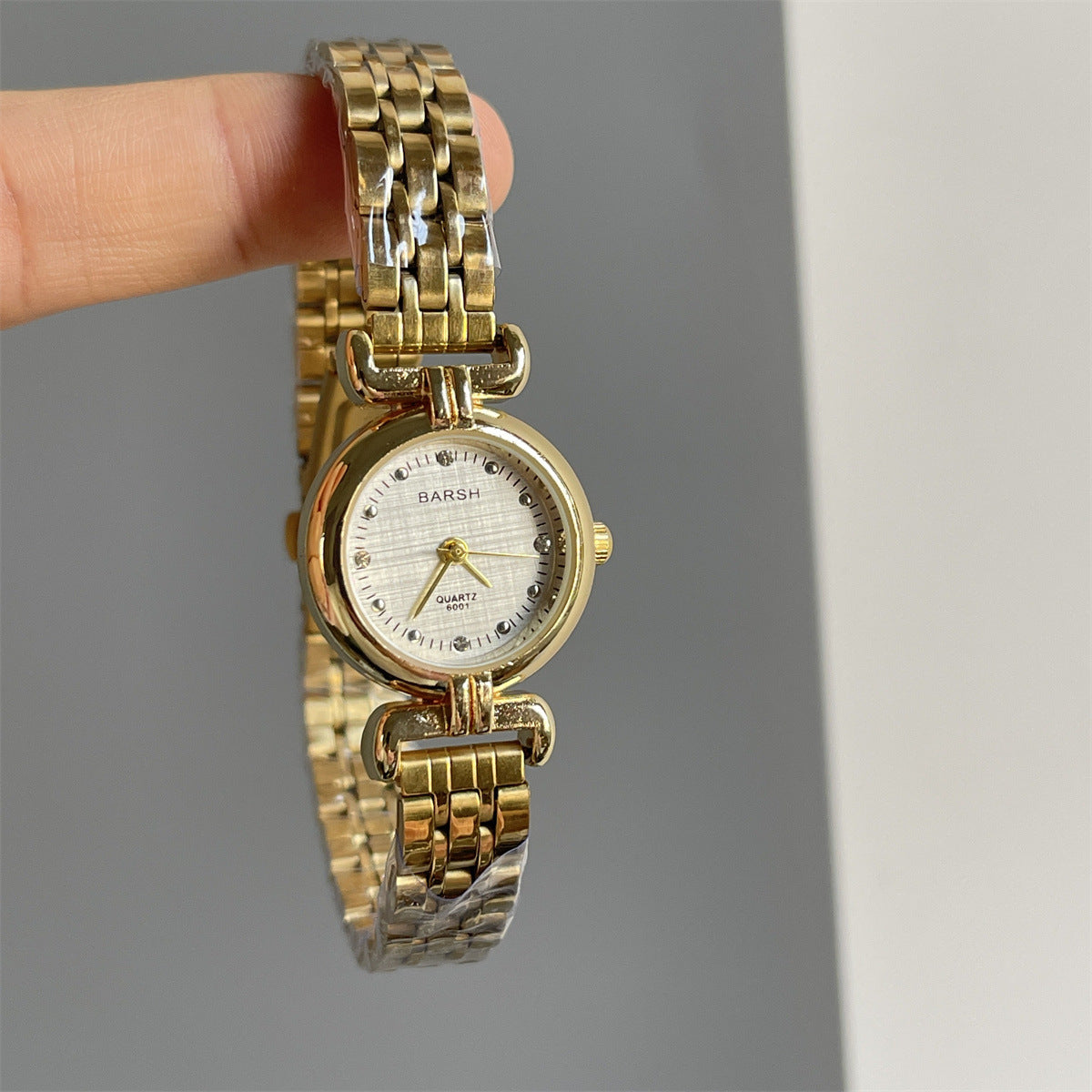 Foreign trade wholesale explosive second-hand women's quartz watch women's retro mini small disc niche light luxury steel belt