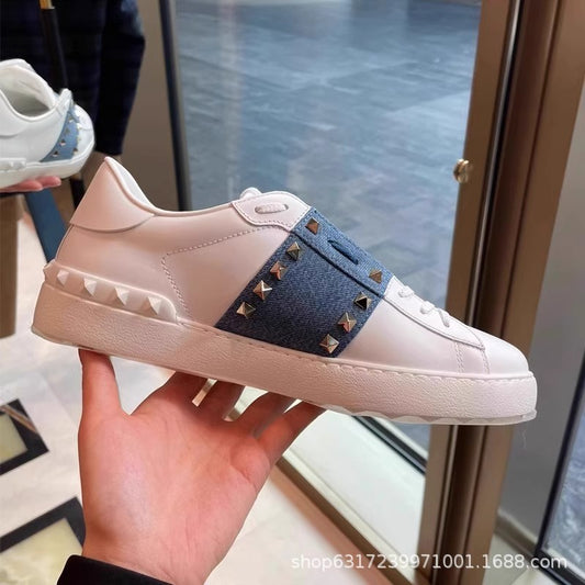 Sapatos de tabuleiro respiráveis de outono e inverno, sapatos masculinos casuais, sapatos brancos, sapatos individuais masculinos, rebites, sapatos da moda da estação europeia, sapatos femininos