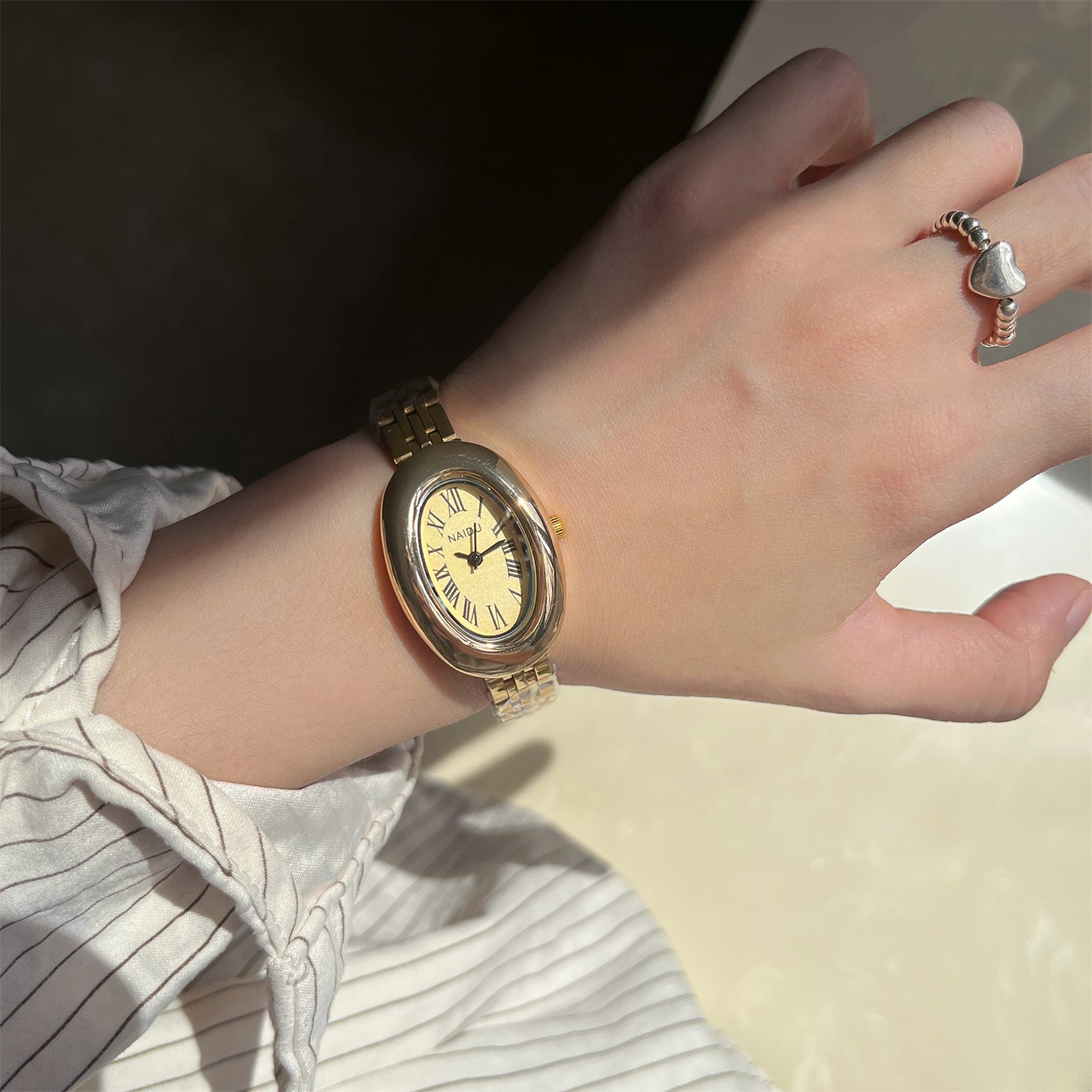 Manufacturer for foreign trade supply: best-selling trending bathtub oval women's watches, exquisite pre-owned small gold watches, quartz women's watches
