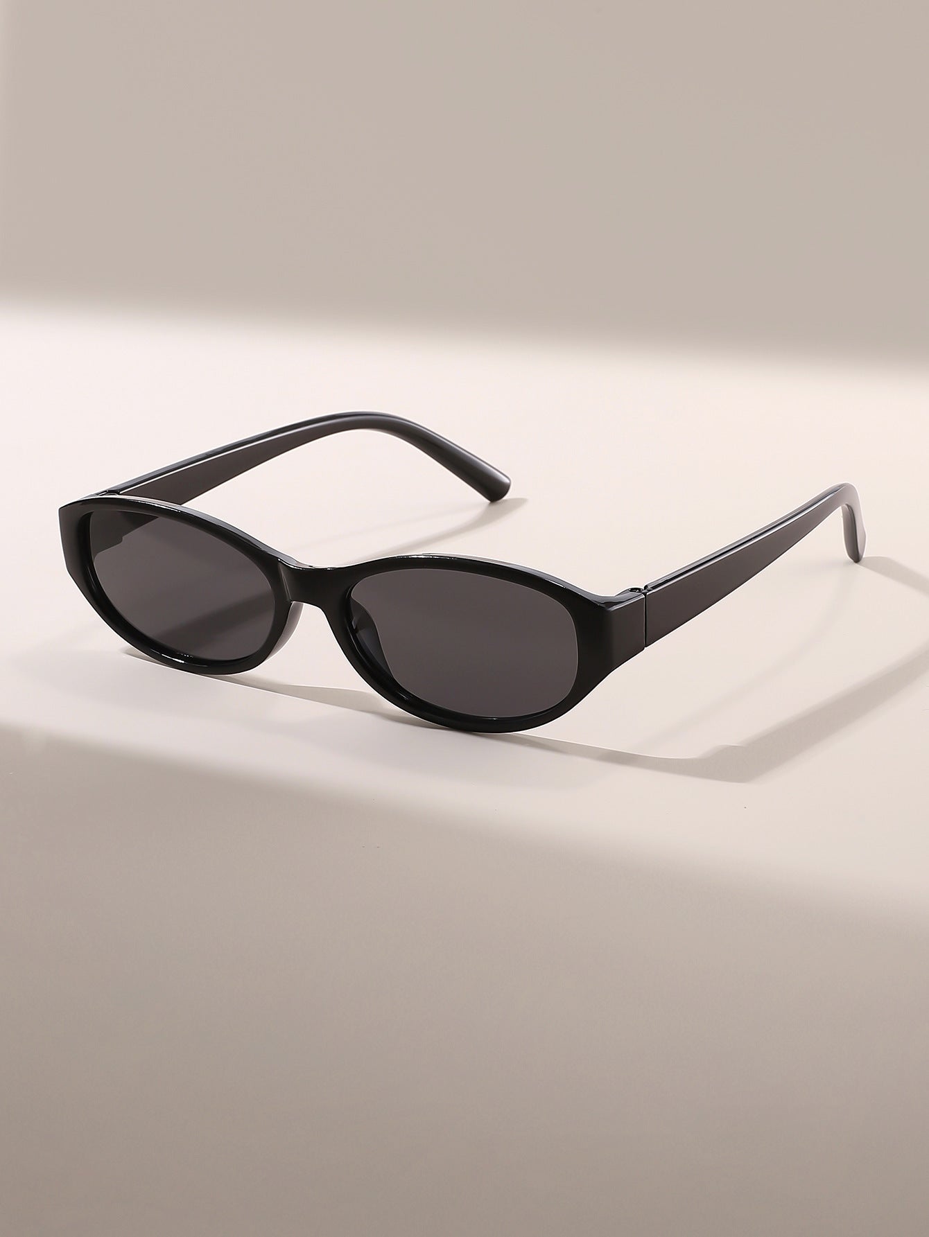 Oval frame sunglasses for women, gyu girls, Y2K trendy cross-border new sunglasses, face-flattering, small driving vacation sunglasses