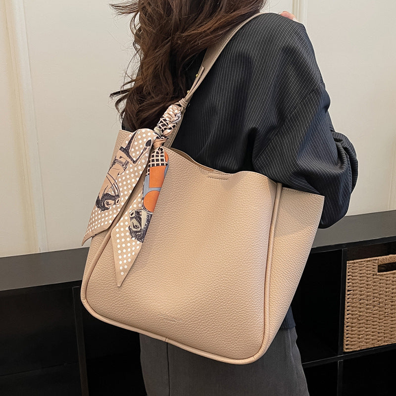 Bolsa tote 2026 primavera/verão Novo modelo bolsa cesta minimalista Grande capacidade Bolsa de ombro Internacional elegante Bolsa bucket feminina