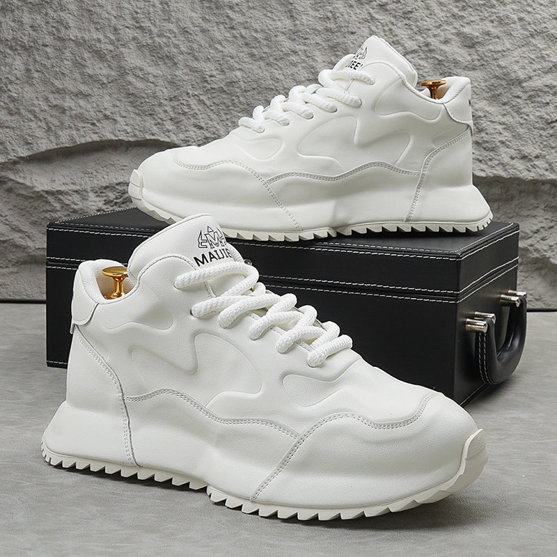 Sapatos casuais bonitos 2025 genuínos de sola macia sapatos brancos de sola grossa Moda esportes couro macio sola macia sapatos de pai para homens